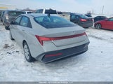 Hyundai Elantra Essential KMHLM4DG2SU880223 снимка