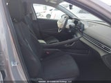 Hyundai Elantra Essential KMHLM4DG2SU880223 снимка
