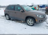 Volkswagen Tiguan WVGKV7AX9FW048984 снимка