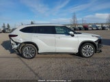 Toyota Highlander Hybrid Limited/Hybrid Platinum 5TDEBRCH2RS630361 fotografie