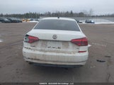 Volkswagen Passat Highline W/ R-Line 1VWET7A31HC085890 снимка