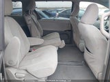 Toyota Sienna Le 8 Passenger 5TDKK3DC4BS133370 снимка