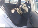 Toyota Corolla Le 5YFBPMBE7NP317453 снимка