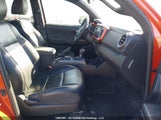 Toyota Tacoma Sr5 5TFDZ5BN5JX035123 fotografie