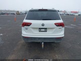 Volkswagen Tiguan Trendline 3VV0B7AXXLM126562 photo