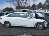 Hyundai Elantra Essential KMHLM4DG4SU010635 снимка