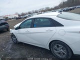 Hyundai Elantra Essential KMHLM4DG4SU010635 снимка