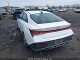 Hyundai Elantra Essential KMHLM4DG4SU010635 снимка
