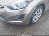 Hyundai Elantra Se/Sport/Limited 5NPDH4AE2FH578429 fotografie