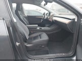 Tesla Model Y 7SAYGDEEXNF572151 fotografie