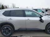 Nissan Rogue Sv/Rock Creek JN8BT3BB3SW163679 fotografie