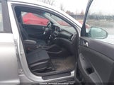 Hyundai Tucson Essential KM8J23A42KU998452 снимка
