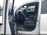 Toyota Tundra Sr5 Plus 5.7L V8 5TFDY5F17JX766677 снимка