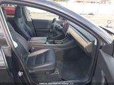 Tesla Model Y Long Range 5YJYGDEE2LF045067 photo