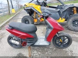 Vespa Scooter ZAPC506B2L4003629 снимка