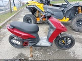 Vespa Scooter ZAPC506B2L4003629 снимка
