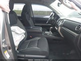 Toyota Tundra Sr5 Plus 5.7L V8 5TFDY5F15JX744287 fotografie