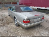 Mercedes-Benz E 320 WDBEA66E4SC241603 снимка