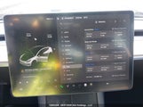 Tesla Model 3 5YJ3E1EB1MF062500 fotografie