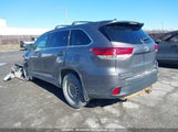 Toyota Highlander Le/Le Plus 5TDBZRFH6HS459767 fotografie