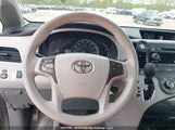 Toyota Sienna Le 7 Passenger 5TDJK3DC0BS009611 снимка