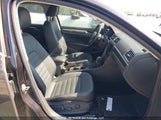 Volkswagen Passat Wolfsburg Edition 1VWKA7A35KC005443 снимка