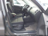 Volkswagen Tiguan Trendline WVGKV7AX8FW537540 снимка
