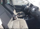 Volkswagen Tiguan S/Se/Sel/R-Line WVGJV7AX0FW063241 photo