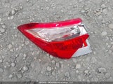 Toyota Corolla Le 2T1BURHE5JC104718 снимка