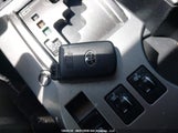 Toyota 4Runner Sr5/Sr5 Premium/Venture/Trail/Limited Night Shade/Trd Off Road/Trd Off Road Premium/Trd Pro JTENU5JR7M5942989 fotografie