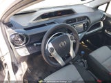Toyota Prius C JTDKDTB34G1116358 fotografie