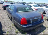 Lincoln Town Car Signature Limited 2LNHM82VX9X601389 fotografie