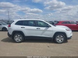 Jeep Cherokee Sport 1C4PJLAB2HW640071 снимка