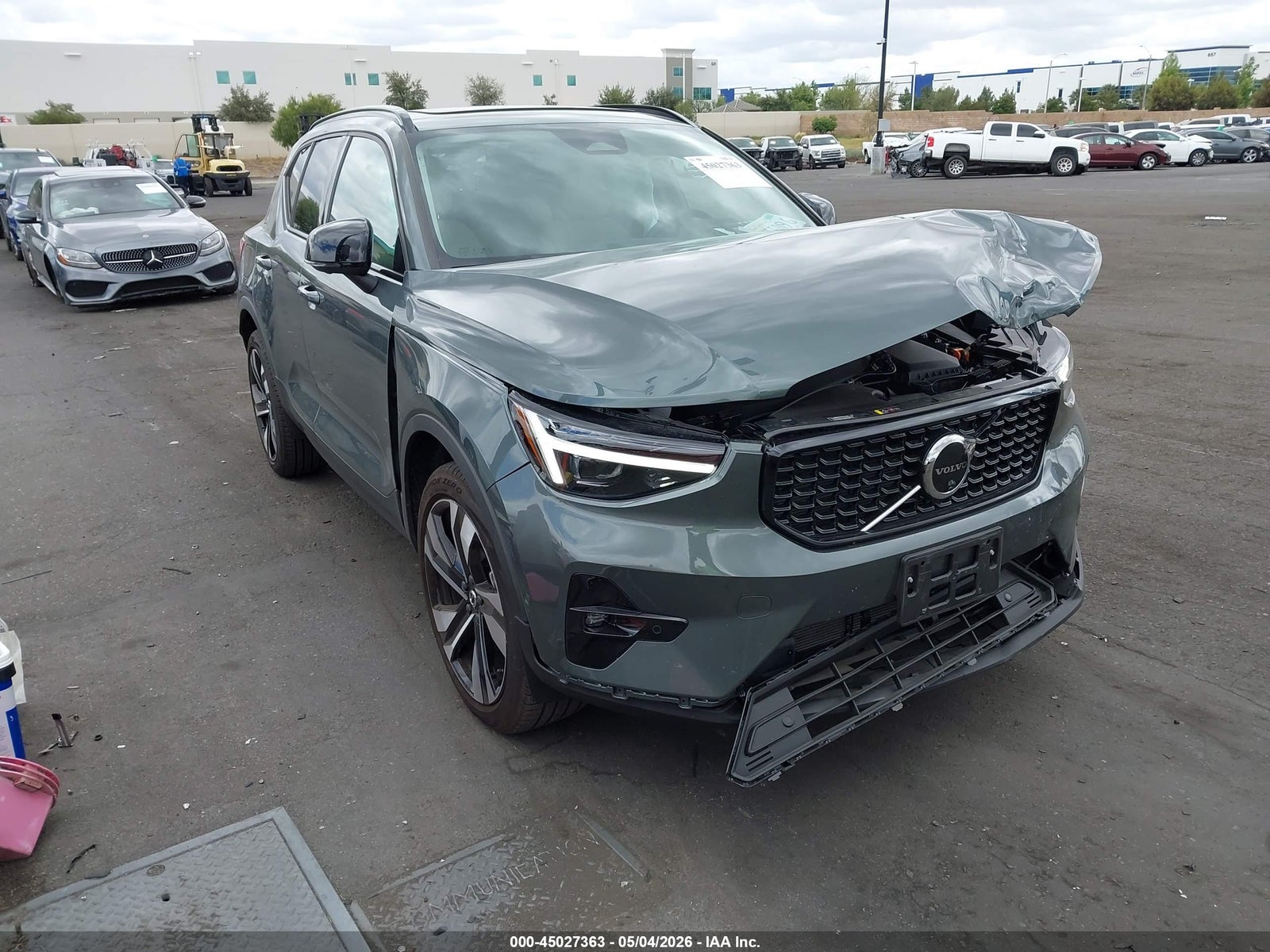 2026 VOLVO XC40 ULTRA, B5 AWD GAS (MILD HYBRID), DARK