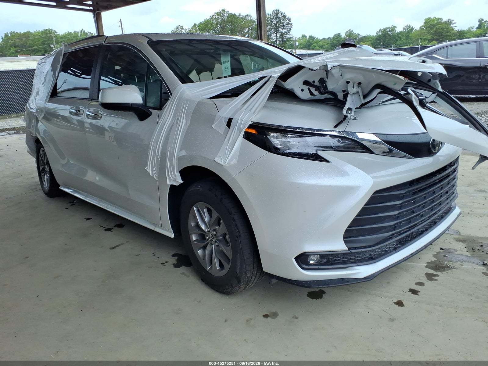 2026 TOYOTA SIENNA XLE