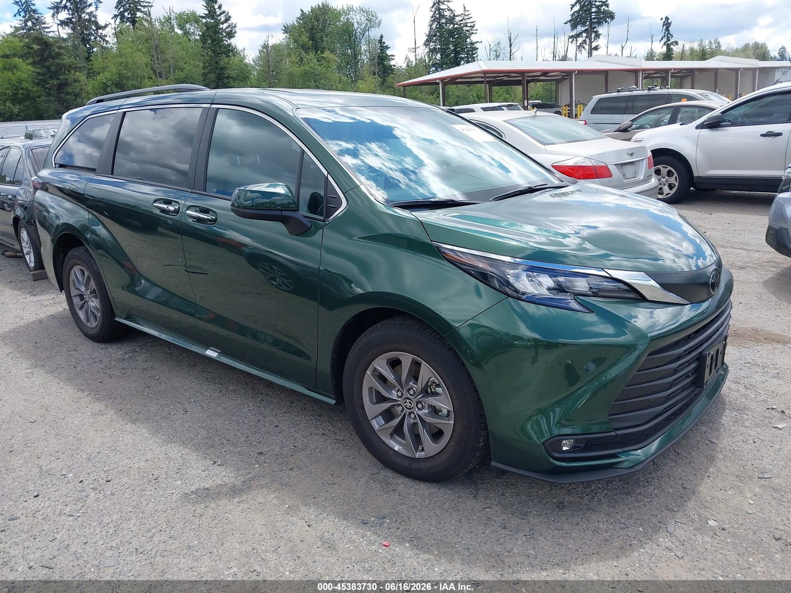 2026 TOYOTA SIENNA XLE