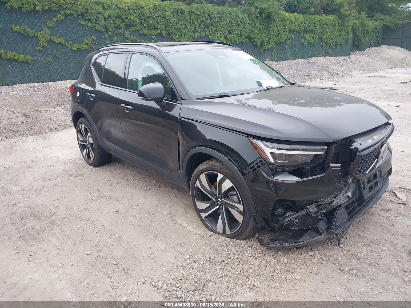 2025 VOLVO XC40 B5 PLUS DARK THEME