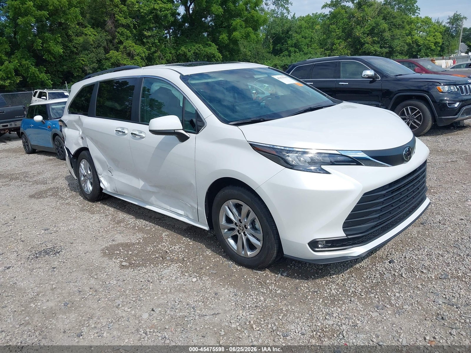 2026 TOYOTA SIENNA XLE