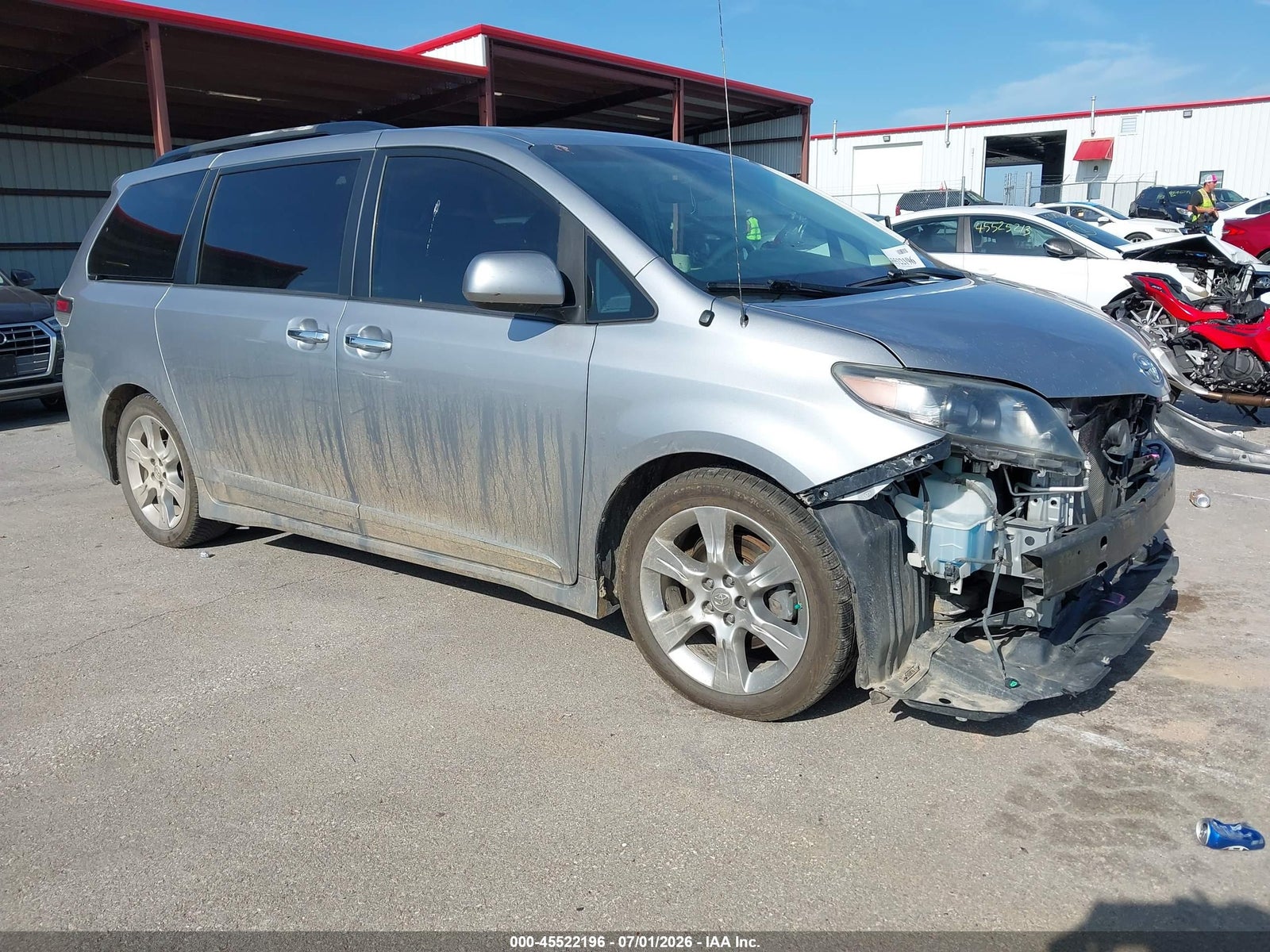 2013 TOYOTA SIENNA SE 8 PASSENGER