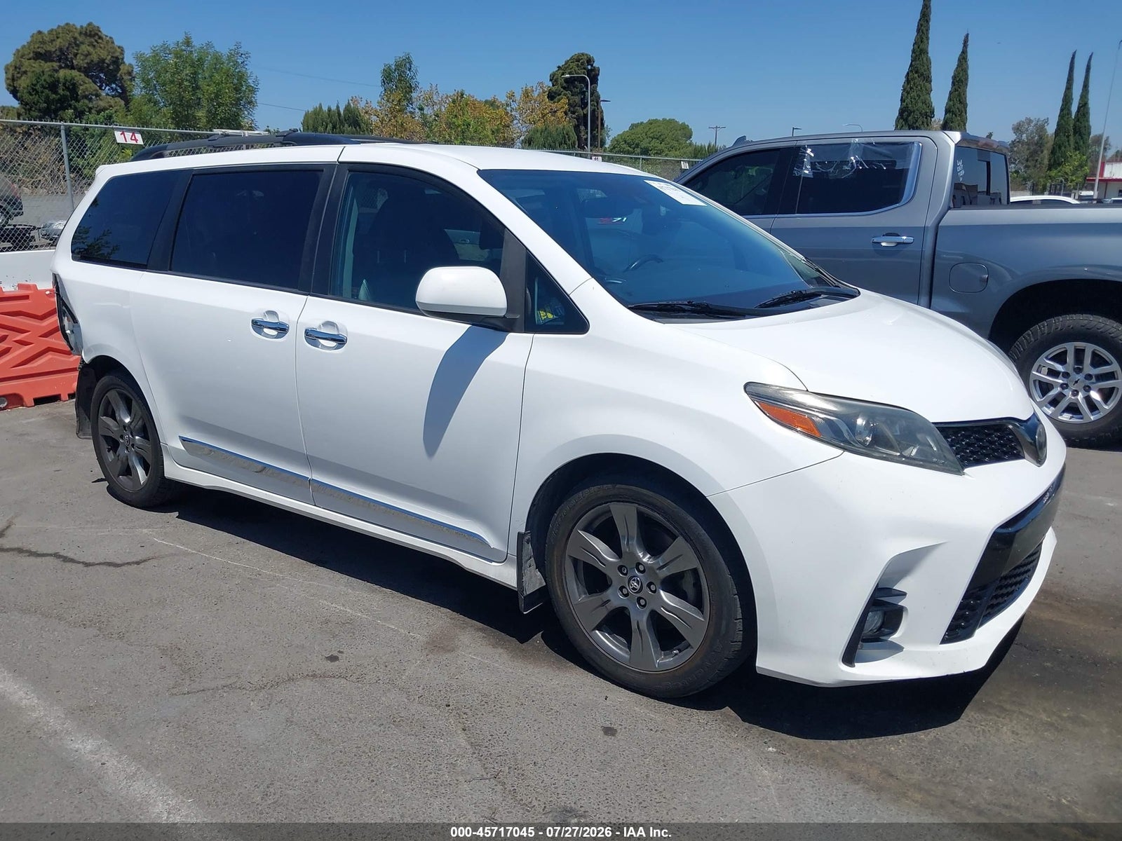 2018 TOYOTA SIENNA SE 8 PASSENGER