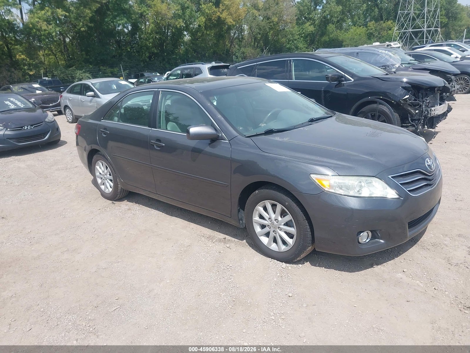 2011 TOYOTA CAMRY XLE V6