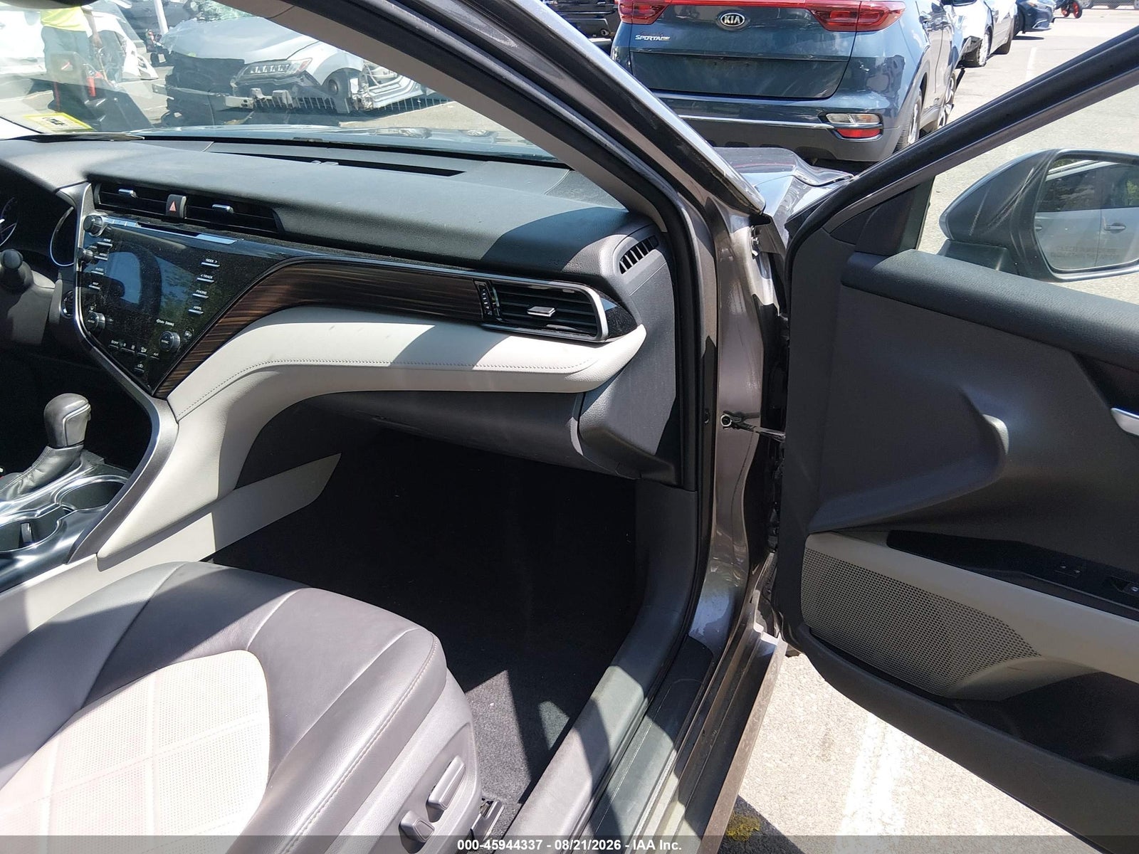 2019 Toyota Camry, auction photo 5