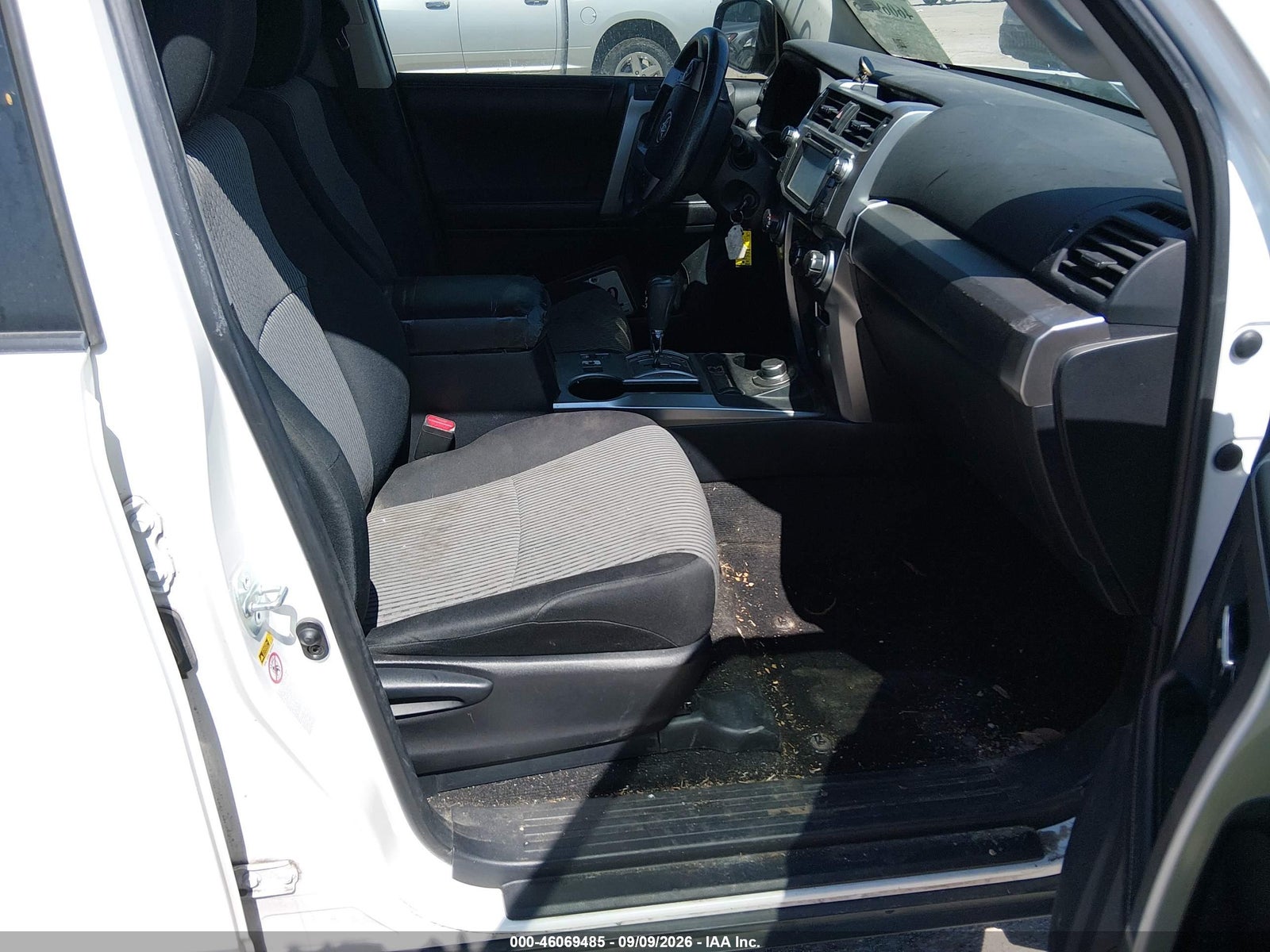 2016 Toyota 4Runner, auction photo 5
