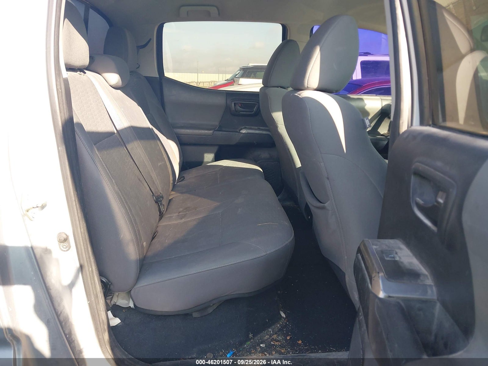 2018 Toyota Tacoma, auction photo 8