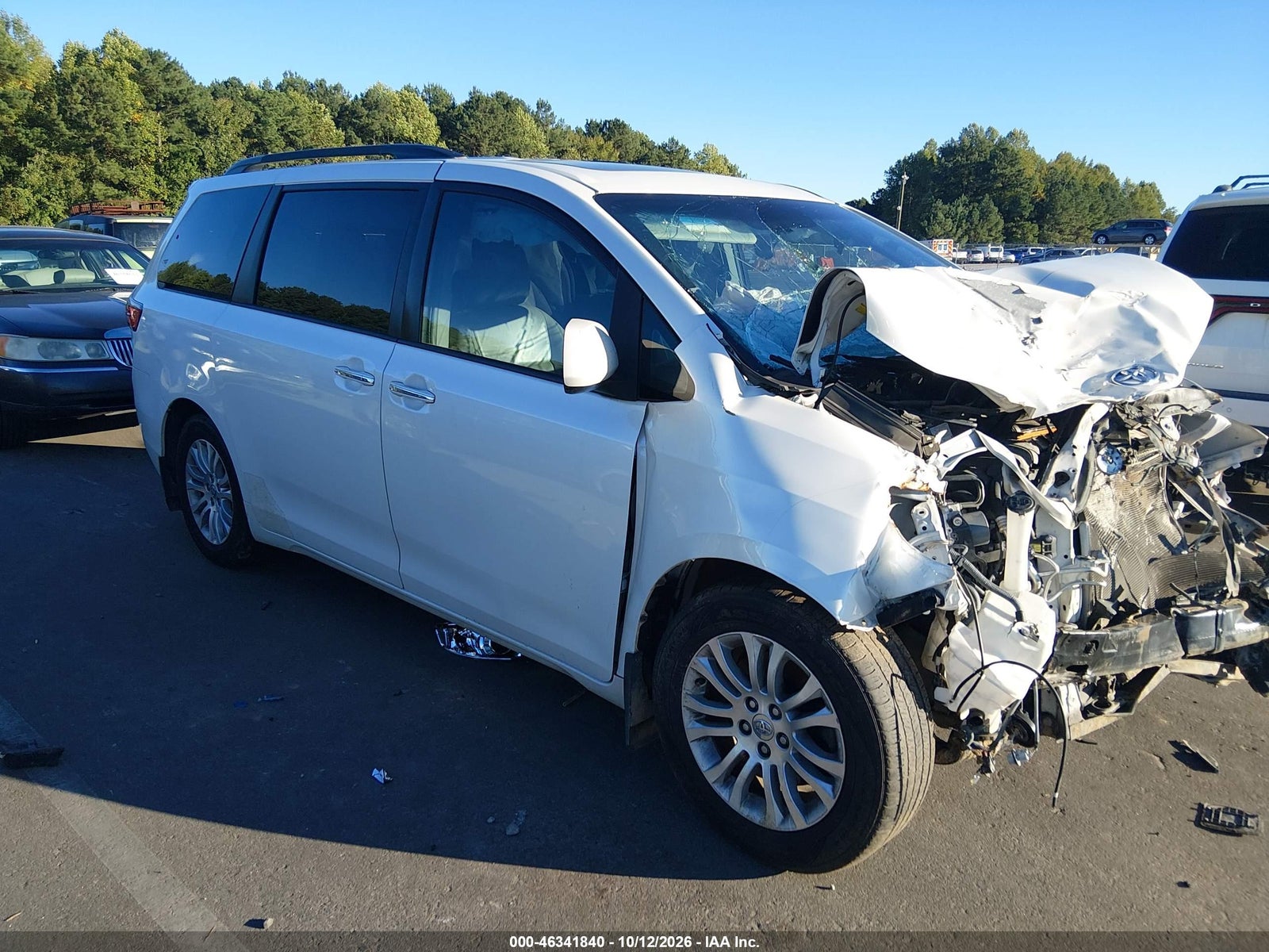 2016 TOYOTA SIENNA XLE 8 PASSENGER