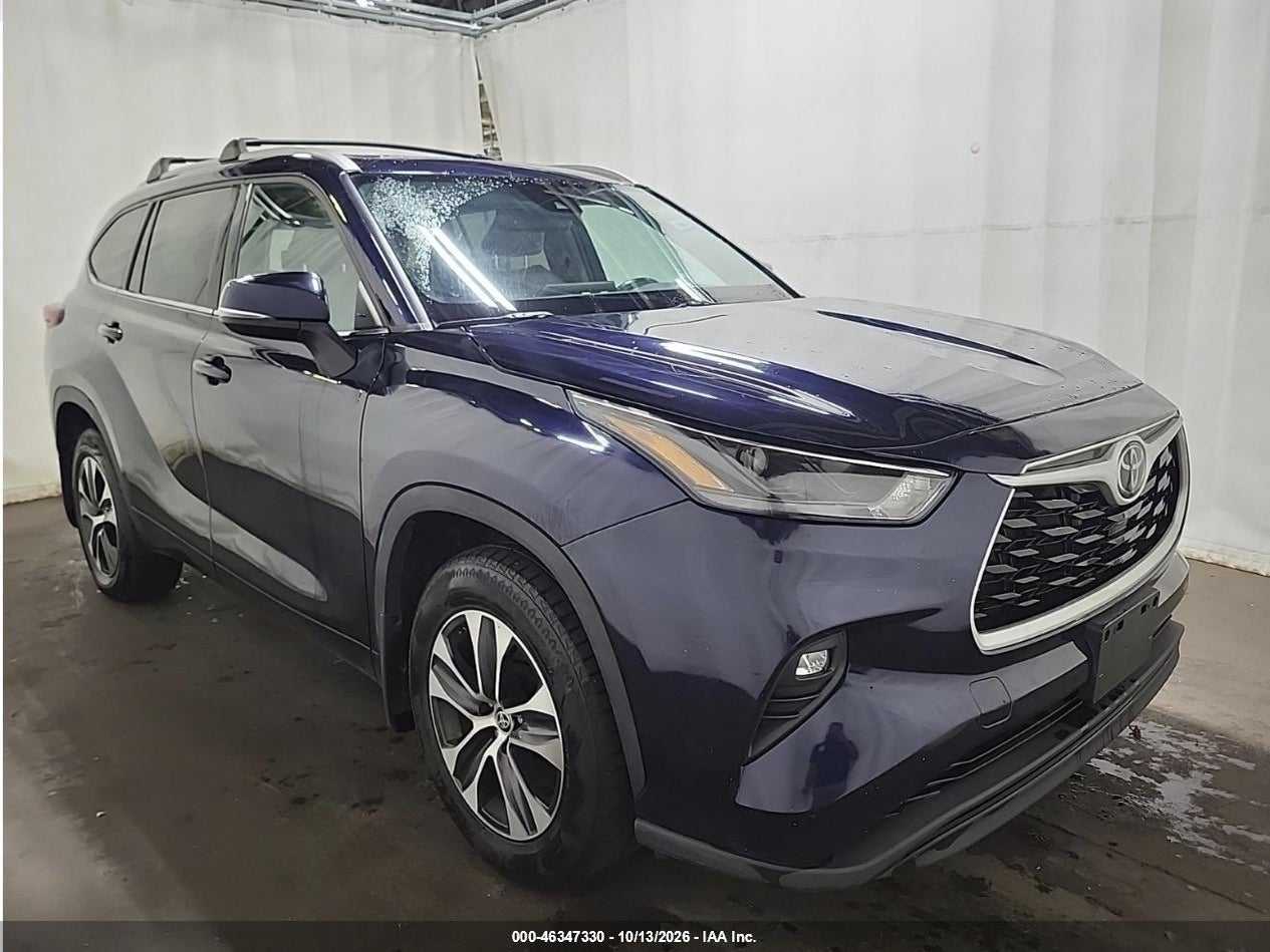 2022 TOYOTA HIGHLANDER XLE