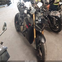 2022 Ducati Streetfighter V4/V4S