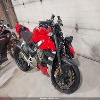 2022 Ducati Streetfighter V4/V4S