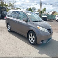 2012 Toyota Sienna Le V6 8 Passenger