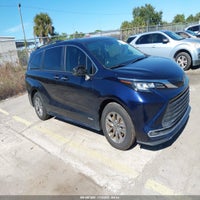 2021 Toyota Sienna Xle